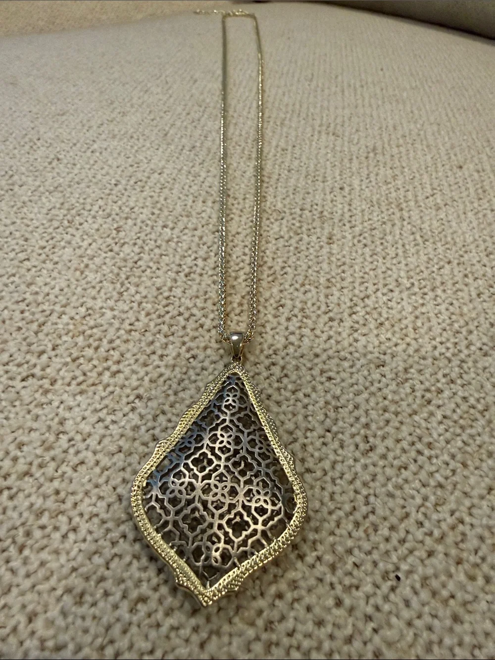 Kendra Scott 16” Gold-Tone Filigree mixed metal / two-tone Pendant Necklace